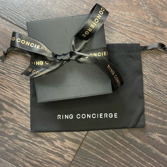 Ring Concierge Fluted White Gold Bangle 17 cm - Picture 12 of 15